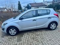 Gebraucht Hyundai i20 Edition 86 PS (63 kW) 2014 Silber Kleinwagen