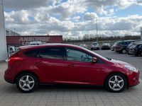 Gebraucht Ford Focus Trend 125 PS (91 kW) 2014 Rot Limousine