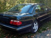 Gebraucht Mercedes E200 136 PS (100 kW) 1999 Schwarz Limousine