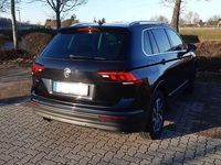 Gebraucht VW Tiguan Sound 125 PS (91 kW) 2017 Schwarz SUV