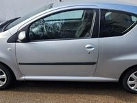 Gebraucht Peugeot 107 68 PS (50 kW) 2009 Silber Kleinwagen