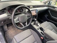 Gebraucht VW Passat R 150 PS (110 kW) 2023 Silber Kombi