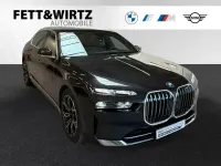 Gebraucht BMW 750e Comfort Edition 489 PS (359 kW) 2024 Sophistograu brillanteffekt metallic Limousine
