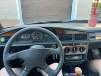 Gebraucht Mercedes 190 75 PS (55 kW) 1984 Andere außenfarben Limousine