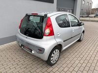 Gebraucht Peugeot 107 54 PS (39 kW) 2006 Silber Kleinwagen