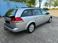 Second-hand Opel Vectra 155 CP (114 kW) 2004 Argintiu Break