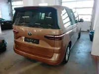 Gebraucht VW Multivan 136 PS (100 kW) 2022 Copper bronze metallic Van / Kleinbus