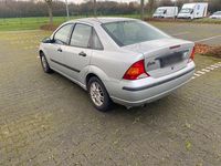 Gebraucht Ford Focus Ghia 101 PS (74 kW) 2004 Silber Limousine