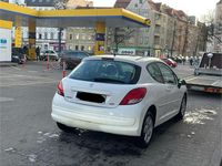 Gebraucht Peugeot 207 Forever 95 PS (69 kW) 2012 Weiß Kleinwagen