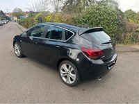 Gebraucht Opel Astra 140 PS (102 kW) 2011 Schwarz Limousine