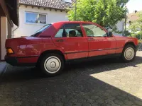 Gebraucht Mercedes 190 72 PS (52 kW) 1988 Rot Limousine