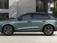 Neu Audi Q3 S-Line 204 PS (150 kW) 2025 Salbeigrün metallic SUV