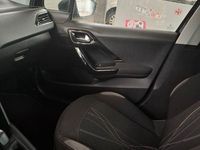 Second-hand Peugeot 208 Style 83 CP (61 kW) 2014 Albastru Hatchback