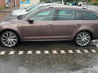 Gebraucht Skoda Octavia LAURIN & KLEMENT 184 PS (135 kW) 2015 Braun Kombi
