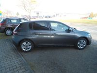 Gebraucht Peugeot 308 Active 131 PS (96 kW) 2017 Platiniumgrau/metall Limousine