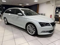 Gebraucht Skoda Superb Style 190 PS (139 kW) 2016 Weiß Kombi