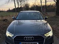 Gebraucht Audi A3 Sport 116 PS (85 kW) 2019 Grau Limousine