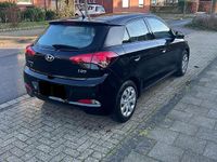 Gebraucht Hyundai i20 Active 75 PS (55 kW) 2016 Schwarz Kleinwagen