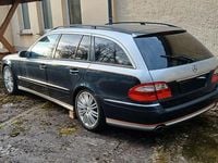 Gebraucht Mercedes E280 Avantgarde 177 PS (130 kW) 2005 Blau Kombi