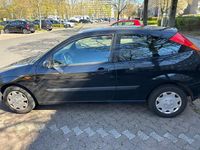 Second-hand Ford Focus 101 CP (74 kW) 2004 Negru Hatchback