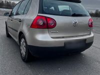 Gebraucht VW Golf V 90 PS (66 kW) 2004 Gelb Kleinwagen