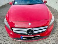 Gebraucht Mercedes A180 122 PS (89 kW) 2012 Rot Limousine