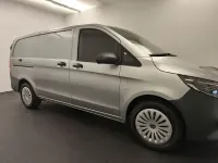 Gebraucht Mercedes Vito 163 PS (119 kW) 2024 Hightechsilber metallic Van