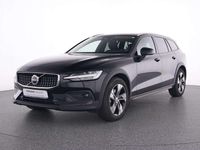 Gebraucht Volvo V60 CC Plus 197 PS (144 kW) 2023 Schwarz onyx black / metallic Kombi