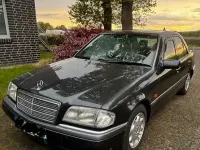 Gebraucht Mercedes C250 113 PS (83 kW) 1993 Schwarz Limousine