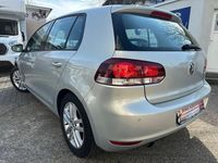 Gebraucht VW Golf VII Highline 105 PS (77 kW) 2012 Silber Limousine