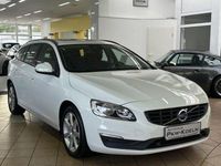 Gebraucht Volvo V60 Kinetic 150 PS (110 kW) 2018 Ice white, solid / solid (metallic) Kombi