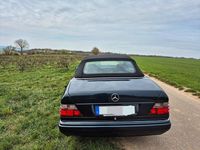 Gebraucht Mercedes E200 Edition 136 PS (100 kW) 1997 Schwarz Cabrio