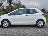 Gebraucht Toyota Yaris 69 PS (50 kW) 2013 Weiß Kleinwagen