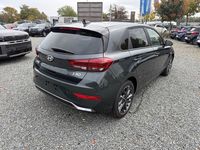 Neu Hyundai i30 Advantage 101 PS (74 kW) 2025 Grün Limousine