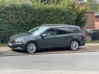 Gebraucht VW Passat 150 PS (110 kW) 2019 Blau Kombi