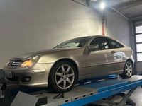 Gebraucht Mercedes C180 143 PS (105 kW) 2005 Gold Coupé