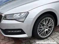 Gebraucht Skoda Superb Ambition 150 PS (110 kW) 2024 Brillantsilber metallic Kombi