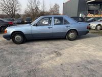 Gebraucht Mercedes E230 132 PS (97 kW) 1992 Blau metallic Limousine