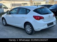 Gebraucht Opel Astra Selection 116 PS (85 kW) 2015 Schneeweiss/summitwhite/arctic Limousine