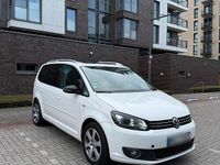 Second-hand VW Touran Edition 140 CP (102 kW) 2012 Alb Monovolum