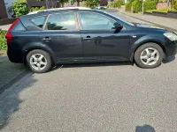 Usado Kia Ceed EX 109 CV (80 kW) 2009 Negro Utilitario