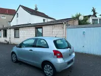 Gebraucht Toyota Yaris 69 PS (50 kW) 2011 Silber Kleinwagen