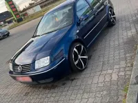 Gebraucht VW Bora 116 PS (85 kW) 2004 Blau Limousine