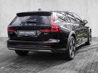 Gebraucht Volvo V60 CC Plus 197 PS (144 kW) 2023 Black solid ´stone´ / solid Kombi