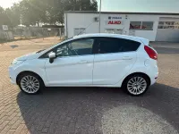 Gebraucht Ford Fiesta Trend 82 PS (60 kW) 2012 Weiß Limousine