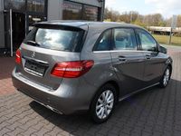 Gebraucht Mercedes B180 Style 122 PS (89 kW) 2018 Grau Kleinwagen
