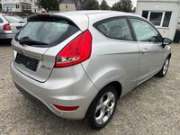 Gebraucht Ford Fiesta Titanium 82 PS (60 kW) 2011 Silber Kleinwagen