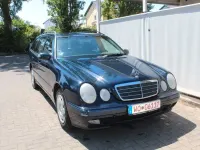 Gebraucht Mercedes E220 Classic 143 PS (105 kW) 2000 Blau Limousine