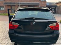 Gebraucht BMW 318 129 PS (94 kW) 2007 Blau Kombi