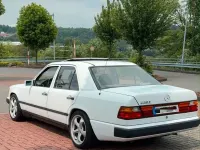 Gebraucht Mercedes E230 132 PS (97 kW) 1988 Weiß Limousine